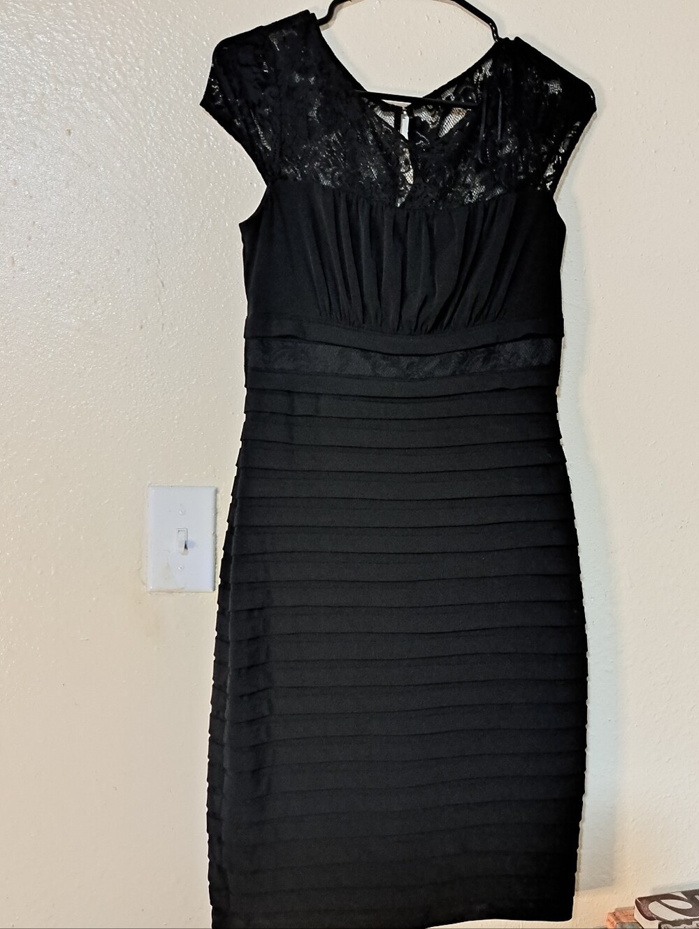 Signature by Sangria Black Sz 8 Lace-Top Bandage Midi Dress
